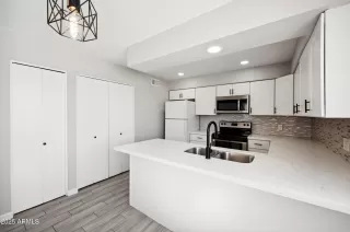 Photo #2: 6826848 Listing 