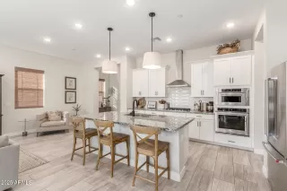 Photo #1: 6826937 Listing