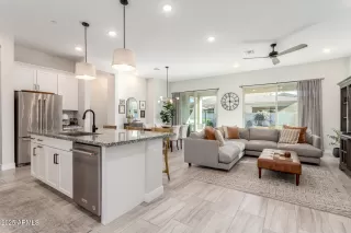 Photo #4: 6826937 Listing