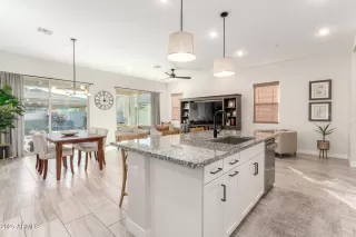 Photo #5: 6826937 Listing