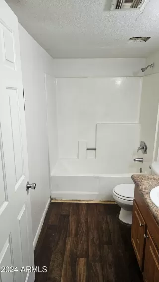 Photo #3: 6827106 Listing