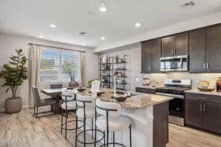 Photo #4: 6827292 Listing