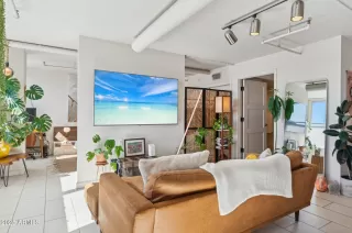 Photo #4: 6827765 Listing