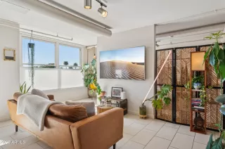 Photo #5: 6827765 Listing