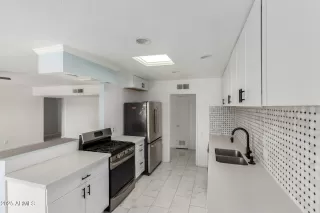 Photo #2: 6827837 Listing 