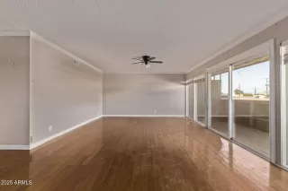 Photo #6: 6827841 Listing