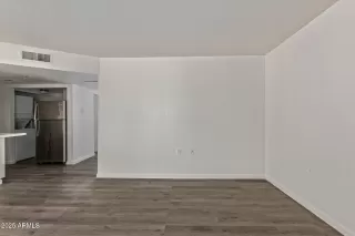 Photo #6: 6828297 Listing