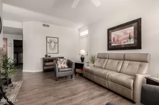 Photo #5: 6828353 Listing