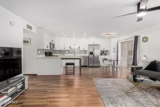 Photo #2: 6828576 Listing