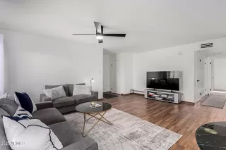 Photo #6: 6828576 Listing