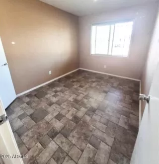 Photo #6: 6828964 Listing