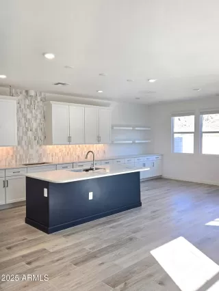 Photo #6: 6828986 Listing