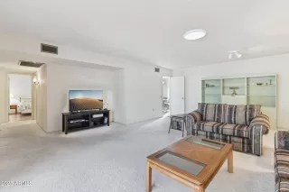 Photo #5: 6829146 Listing