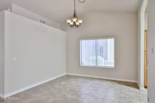 Photo #5: 6829366 Listing