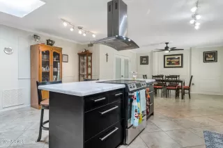 Photo #2: 6829539 Listing