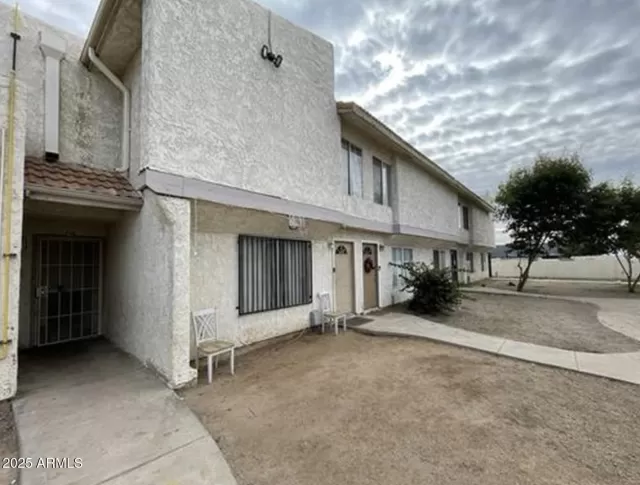 MLS: 6829572 Condo For Sale