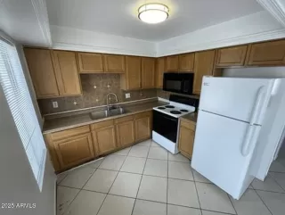Photo #5: 6829572 Listing