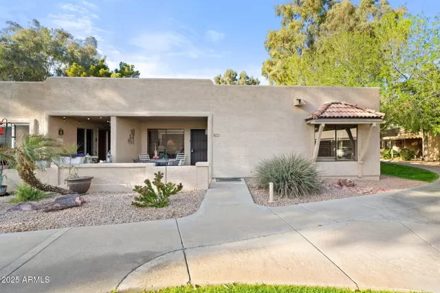 MLS: 6829925 Condo For Sale