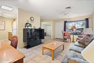 Photo #6: 6829925 Listing 