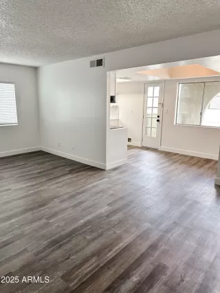 Photo #4: 6830020 Listing