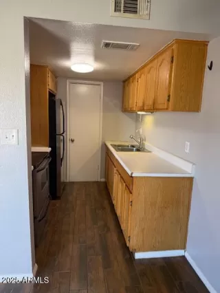 Photo #6: 6830372 Listing