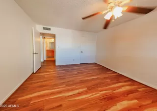 Photo #6: 6830739 Listing