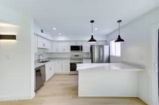 Photo #3: 6831276 Listing