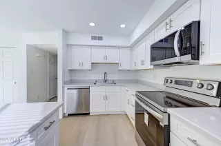 Photo #6: 6831276 Listing