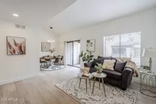 Photo #4: 6831330 Listing