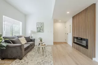 Photo #6: 6831330 Listing