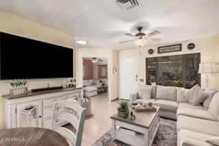 Photo #6: 6831993 Listing 