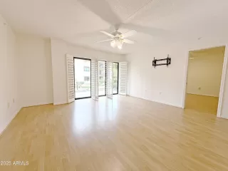 Photo #4: 6832097 Listing