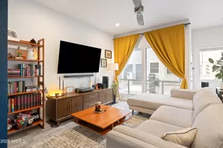 Photo #2: 6832566 Listing