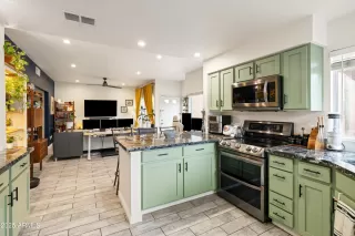 Photo #5: 6832566 Listing