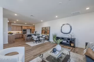 Photo #3: 6832799 Listing