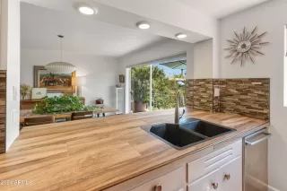 Photo #2: 6833348 Listing 