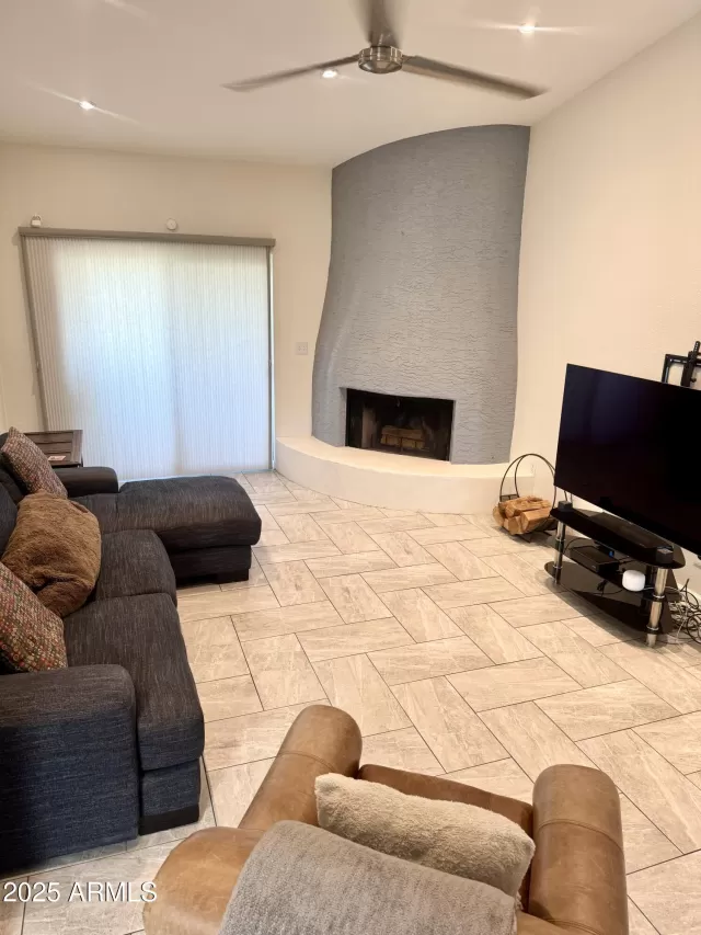 MLS: 6833512 Condo For Sale