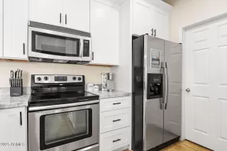 Photo #3: 6833534 Listing