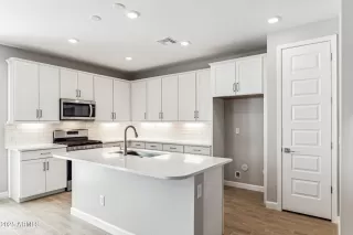 Photo #6: 6833567 Listing 