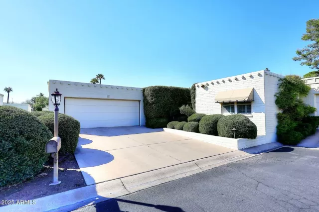 MLS: 6833582 Condo For Sale