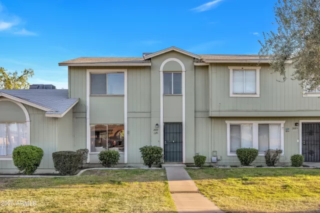 MLS: 6833670 Condo For Sale