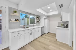 Photo #5: 6833670 Listing 