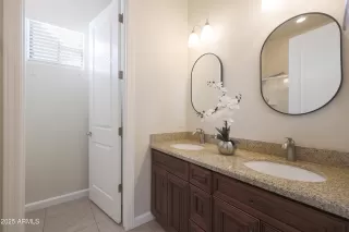 Photo #5: 6833925 Listing