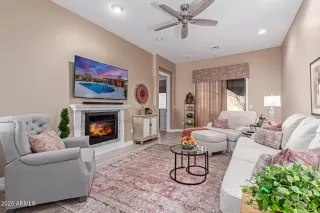 Photo #6: 6834000 Listing 