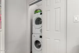 Photo #5: 6834187 Listing