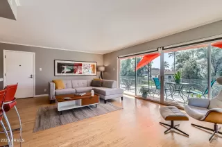 Photo #4: 6834274 Listing