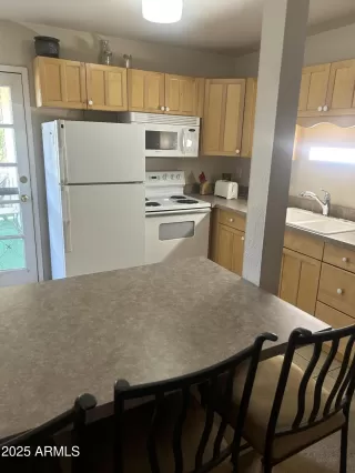 Photo #4: 6834334 Listing