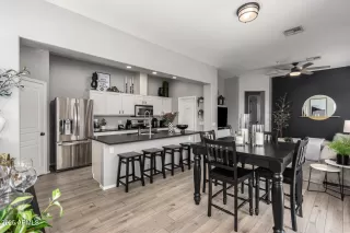 Photo #6: 6834908 Listing