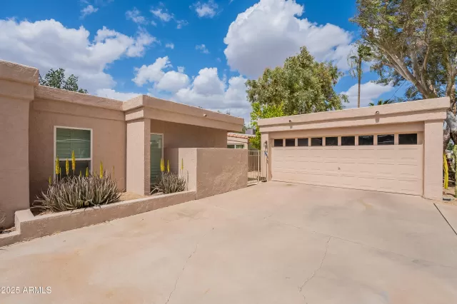 MLS: 6835085 Condo For Sale
