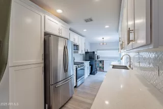 Photo #5: 6835085 Listing
